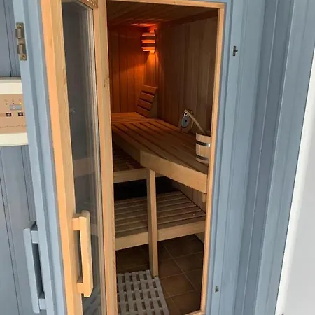 Mit Einer Sauna Direkt Am Park Appartamento Wiesbaden